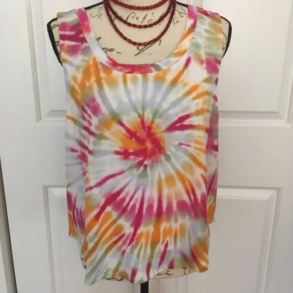 NWT! Tie-Dyed Twist Back Tank Top - Picture 2 of 8